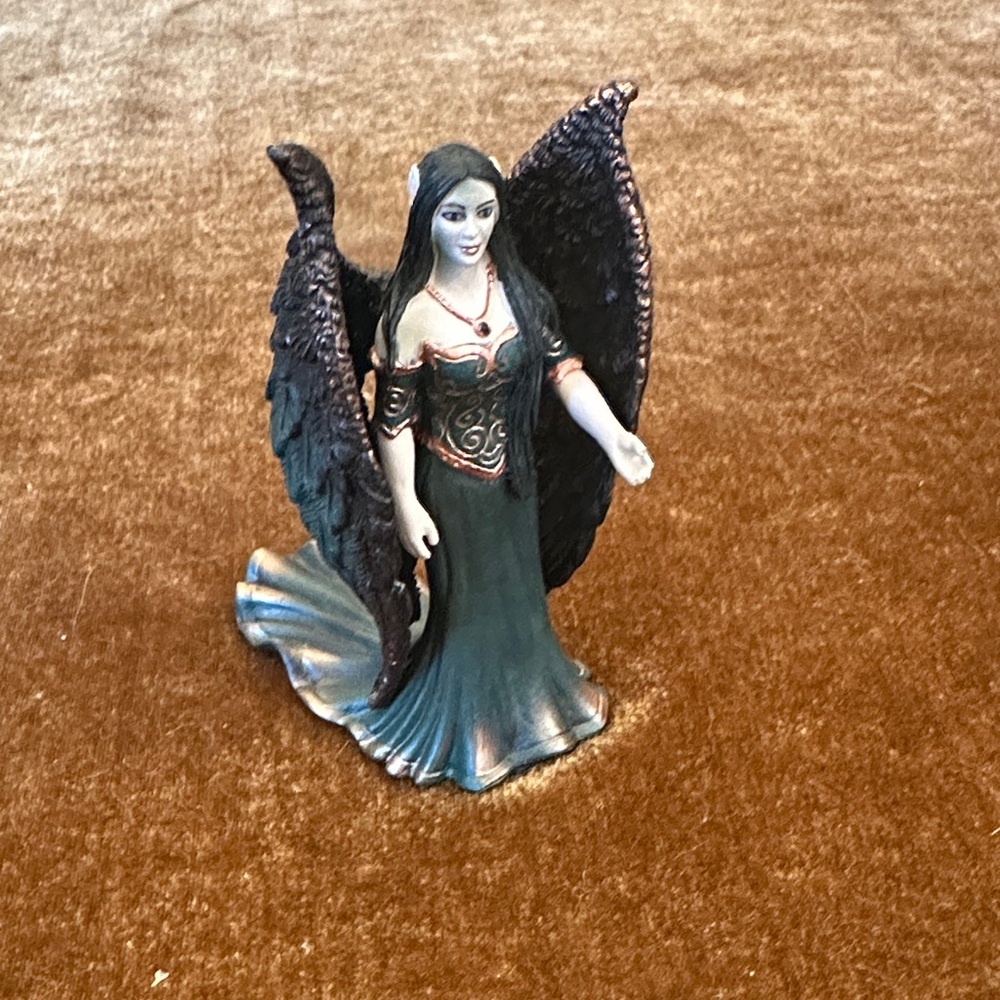 Fantasy figurine